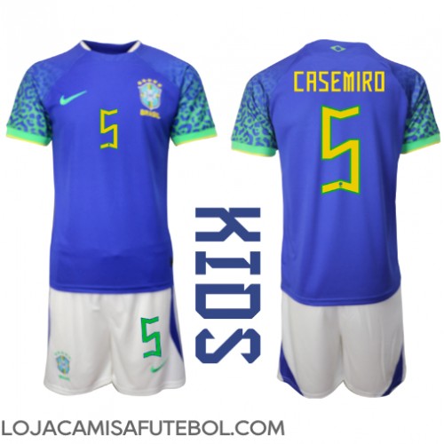Camisa de Futebol Brasil Casemiro #5 Equipamento Secundário Infantil Mundo 2022 Manga Curta (+ Calças curtas)